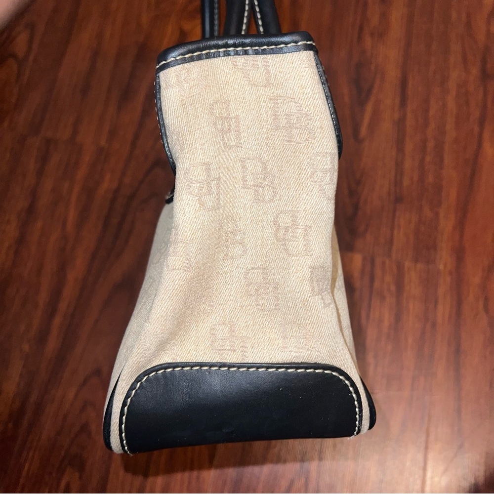 Dooney & Bourke Beige Canvas Shoulder Bag with Black Trim - Picture 7 of 12